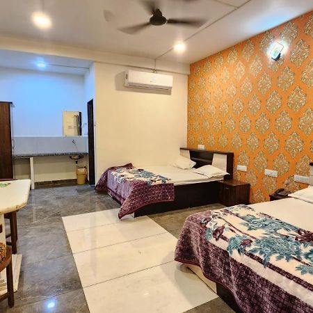 Bombay Darbar Hotel Simrol Exterior photo